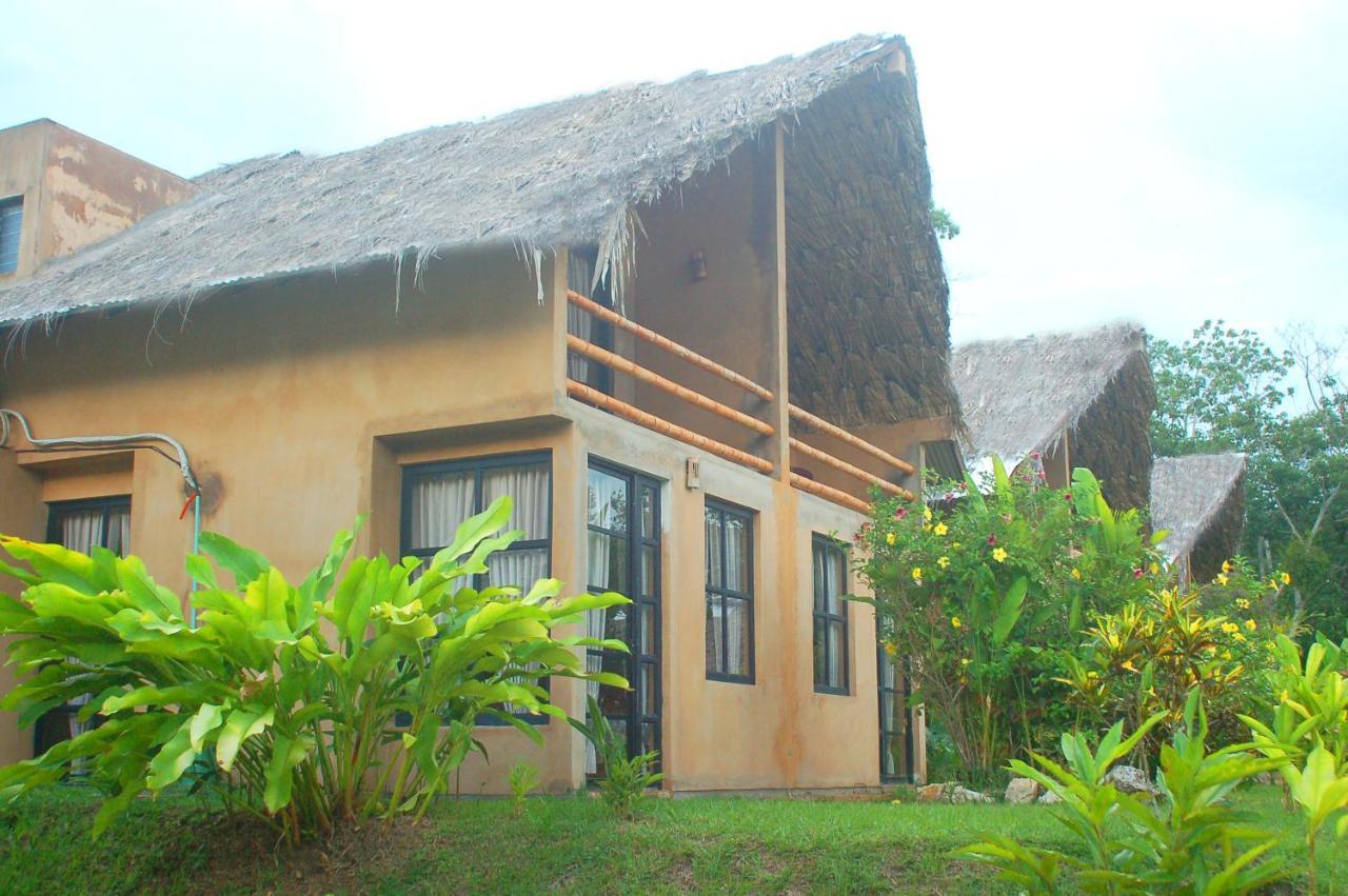 Axkan Palenque, Shows En Vivo & Gastronomia Mar Y Tierra & Travel Agency ภายนอก รูปภาพ