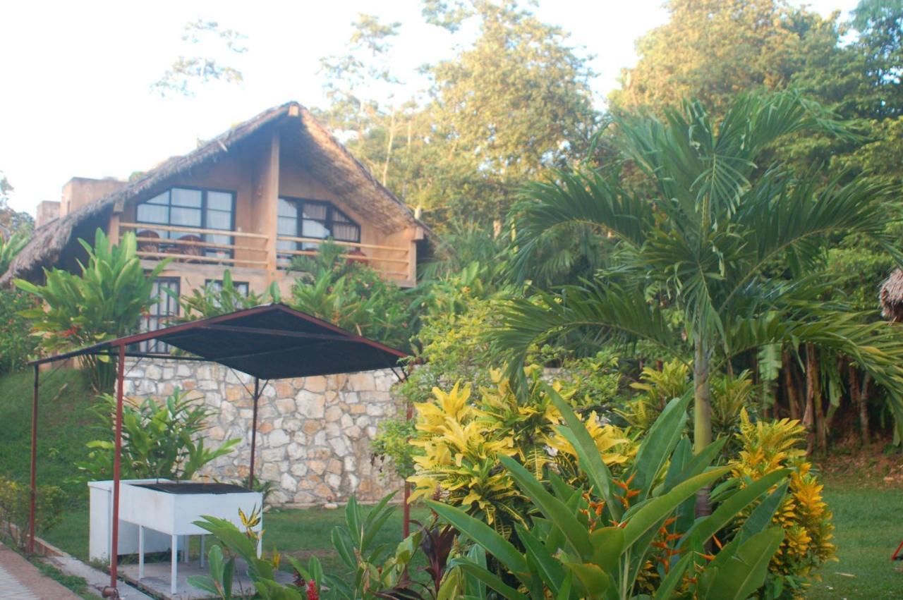 Axkan Palenque, Shows En Vivo & Gastronomia Mar Y Tierra & Travel Agency ภายนอก รูปภาพ