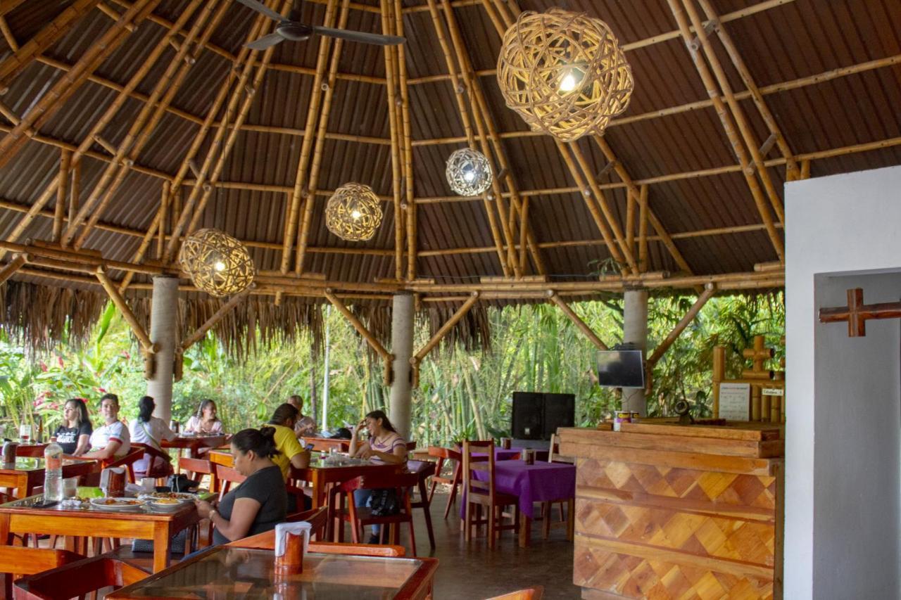 Axkan Palenque, Shows En Vivo & Gastronomia Mar Y Tierra & Travel Agency ภายนอก รูปภาพ