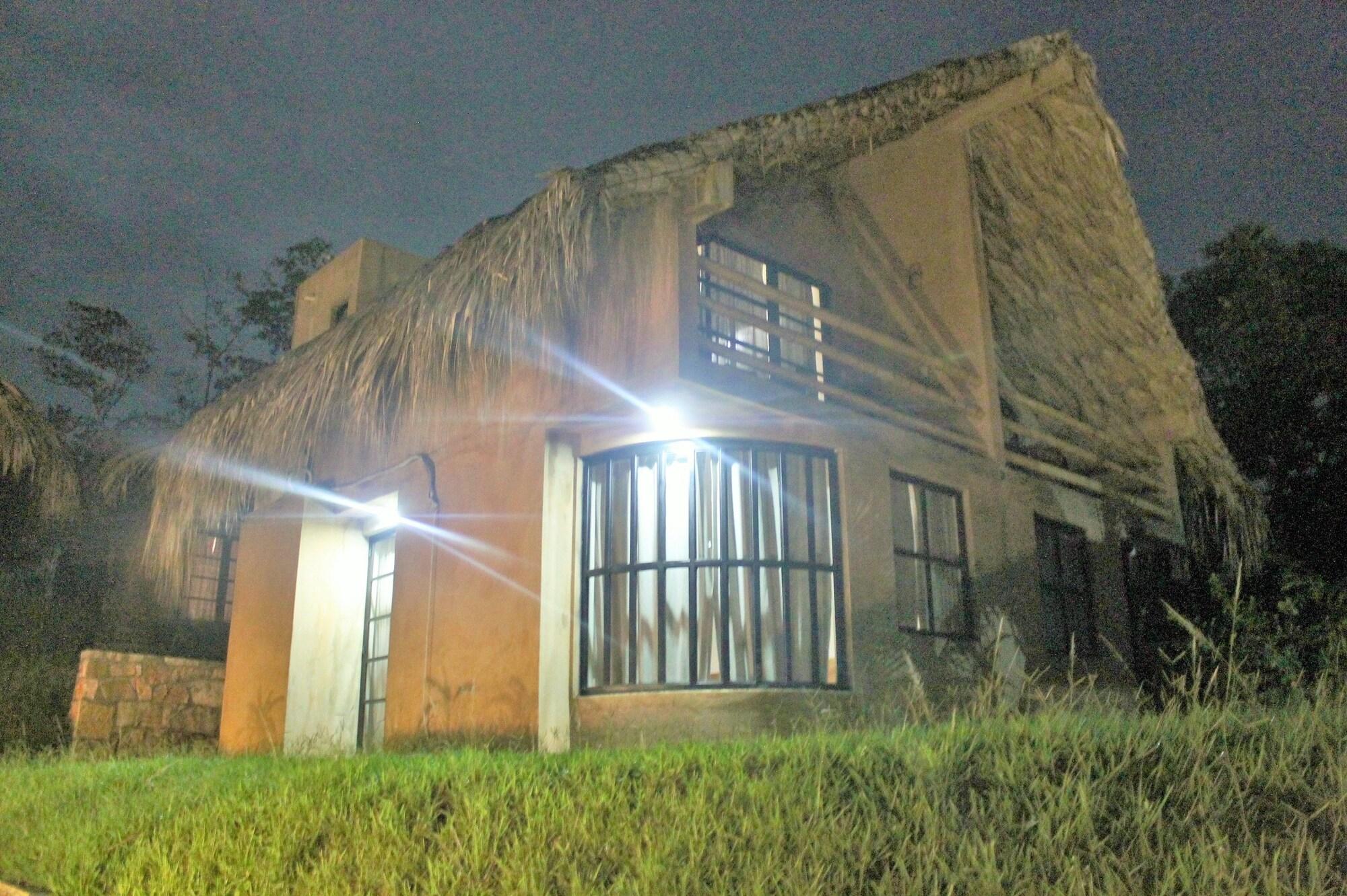 Axkan Palenque, Shows En Vivo & Gastronomia Mar Y Tierra & Travel Agency ภายนอก รูปภาพ
