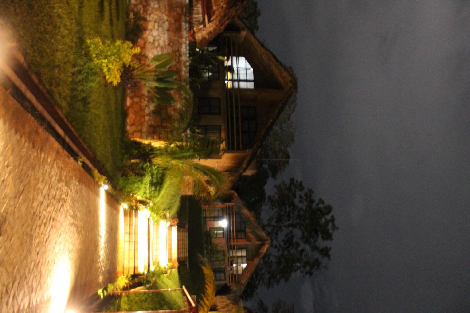 Axkan Palenque, Shows En Vivo & Gastronomia Mar Y Tierra & Travel Agency ภายนอก รูปภาพ