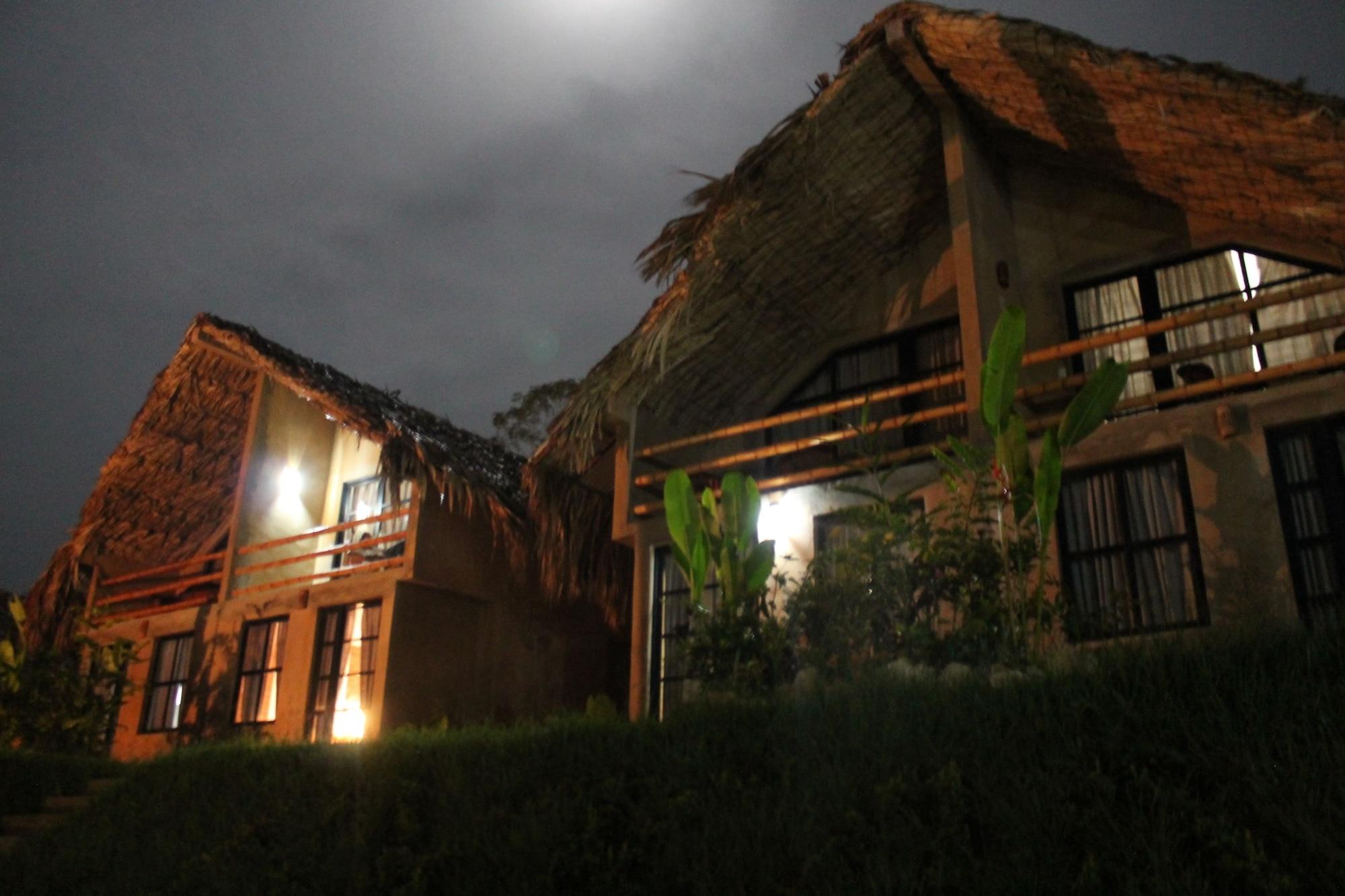 Axkan Palenque, Shows En Vivo & Gastronomia Mar Y Tierra & Travel Agency ภายนอก รูปภาพ