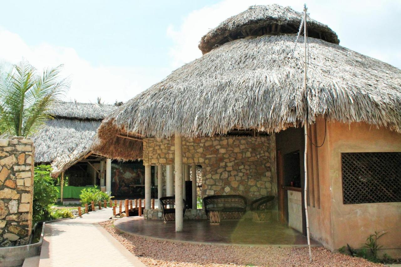 Axkan Palenque, Shows En Vivo & Gastronomia Mar Y Tierra & Travel Agency ภายนอก รูปภาพ